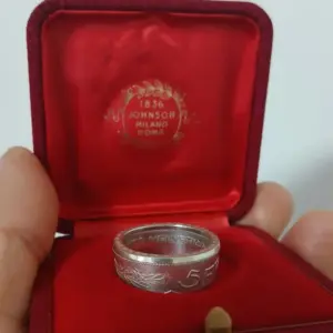 Anillo de plata hecho con moneda 5 francos suizos